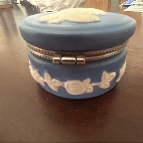 Blue Ceramic Angel Trinket Box - Picture 4 of 7